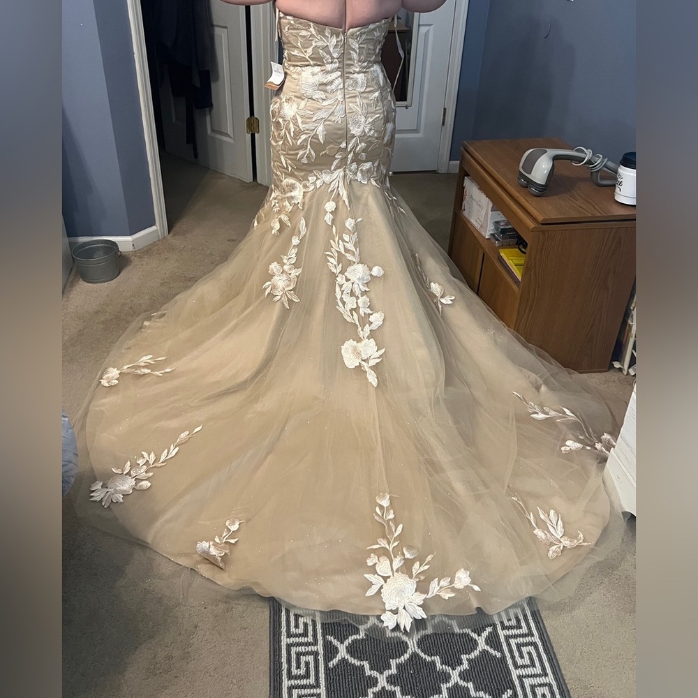 Missacc Elegant Cream Wedding Gown - Picture 2 of 4